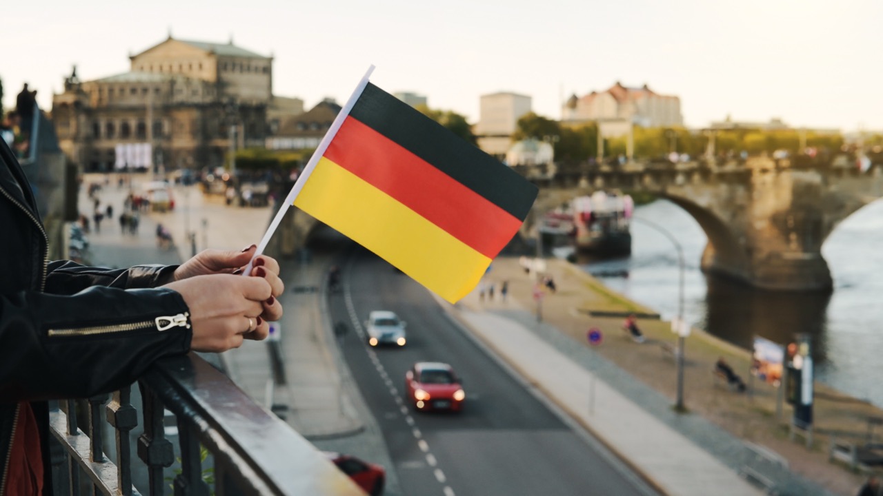 Groß (holding german flag overlooking dresden architectu 2026 03 25 06 31 56 utc)