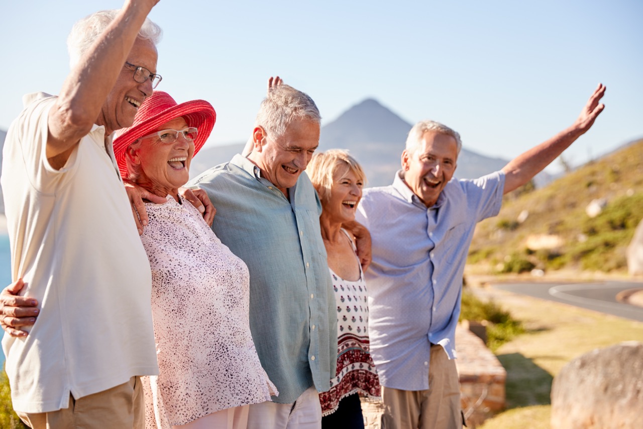 Groß (smiling seniors enjoying the outdoors on sunny day 2026 01 05 22 55 04 utc)
