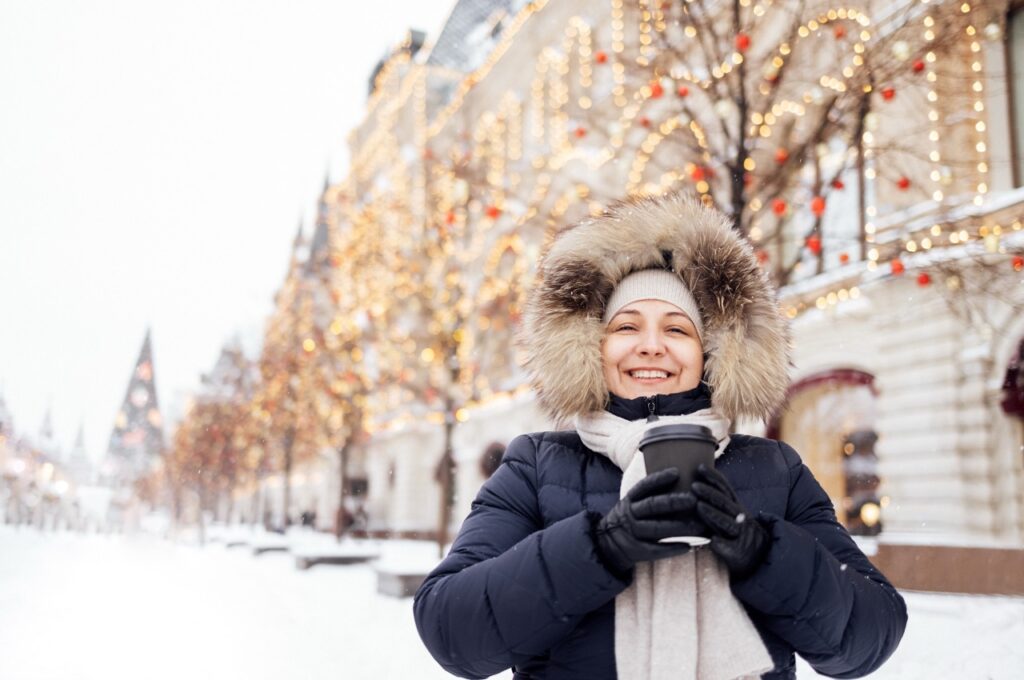 Groß (smiling woman enjoying coffee in snowy city 2026 09 21 12 05 21 utc)