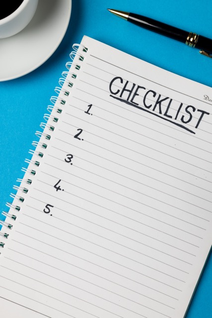 Mittel (checklist and pen on a blue background 2026 03 25 04 38 28 utc)
