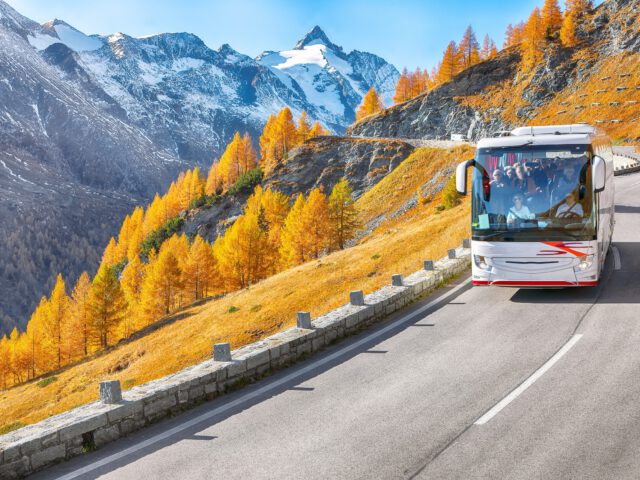 Auf Achse ins Glück: Warum Busreisen 2026 so richtig Lust auf Urlaub machen